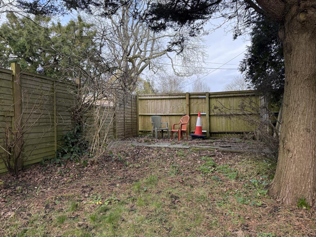 Lot: 144 - FREEHOLD HOUSE FOR INVESTMENT OR OCCUPATION - Garden with fenced boundary